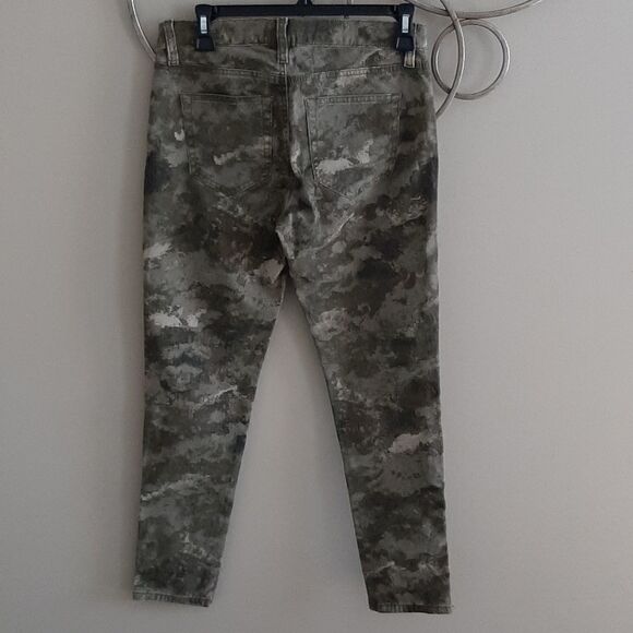 Urban Outfitters camo green pants - Picture 5 of 7
